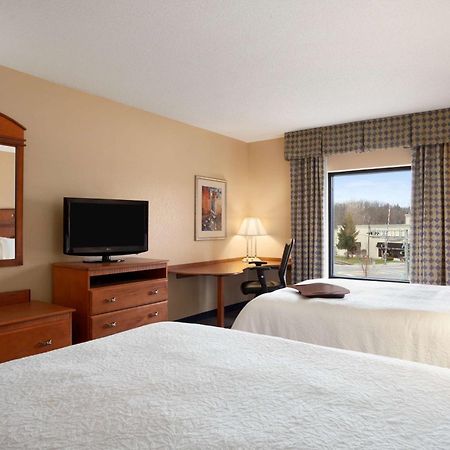 Hampton Inn Дженива Экстерьер фото