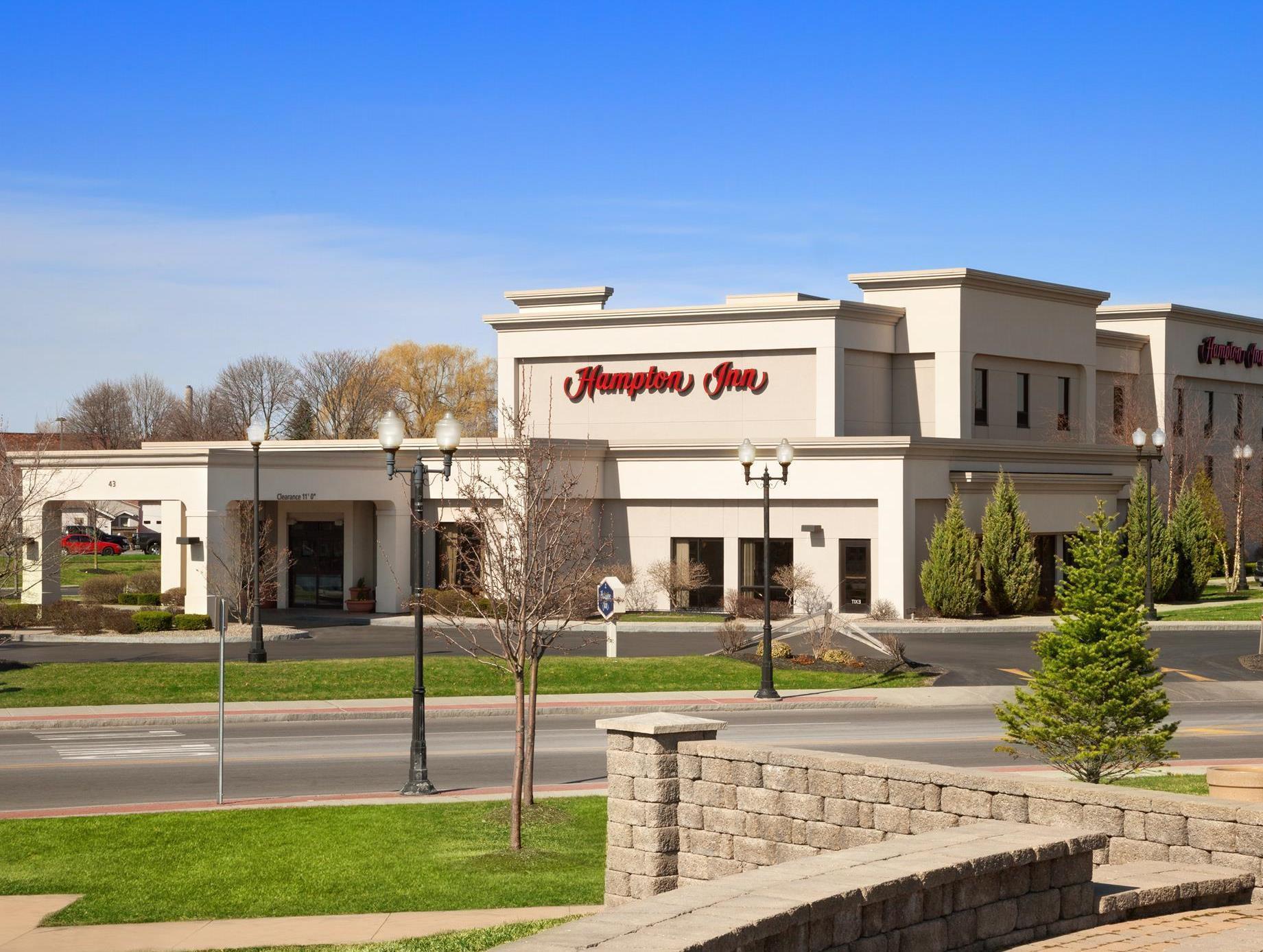 Hampton Inn Дженива Экстерьер фото