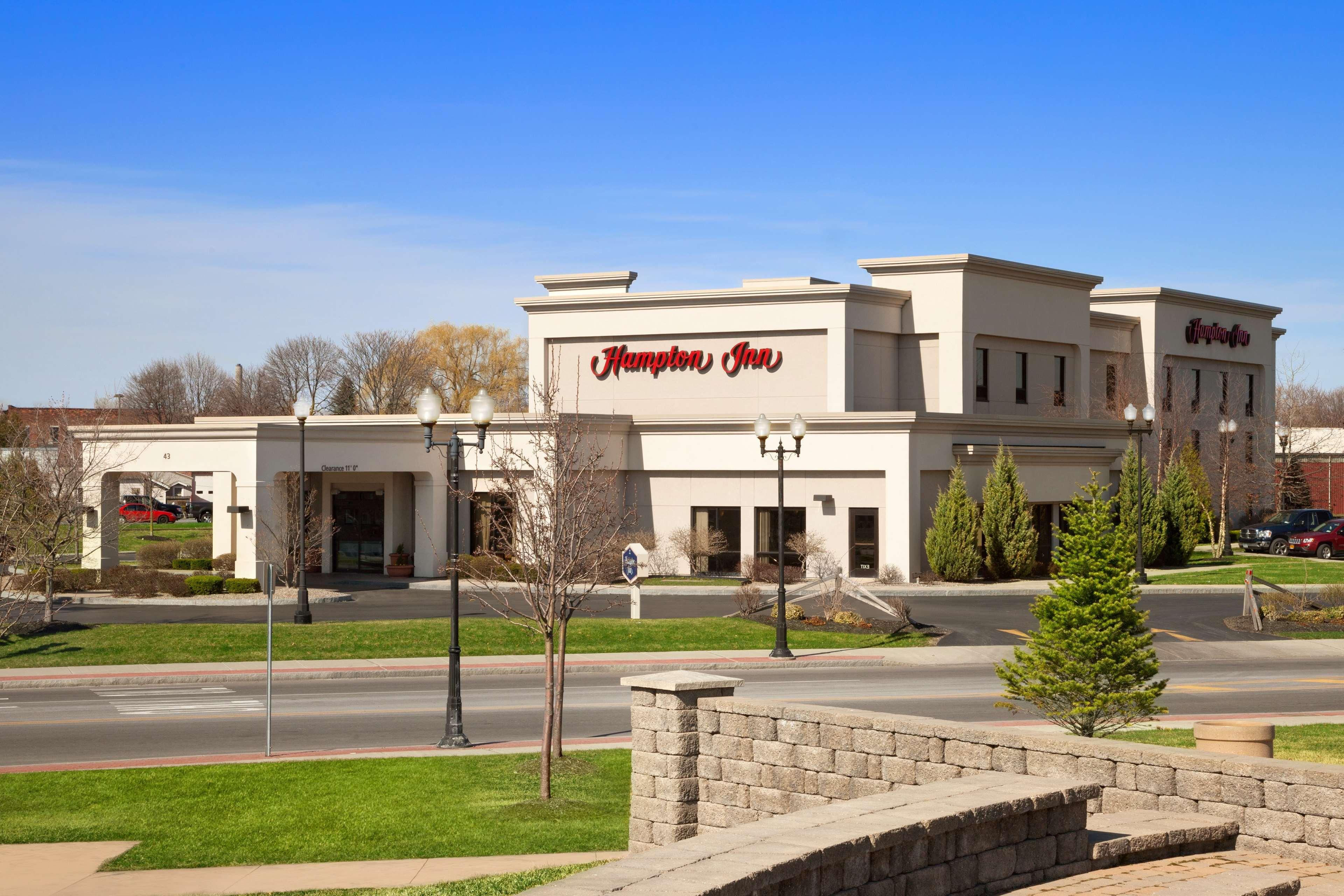 Hampton Inn Дженива Экстерьер фото