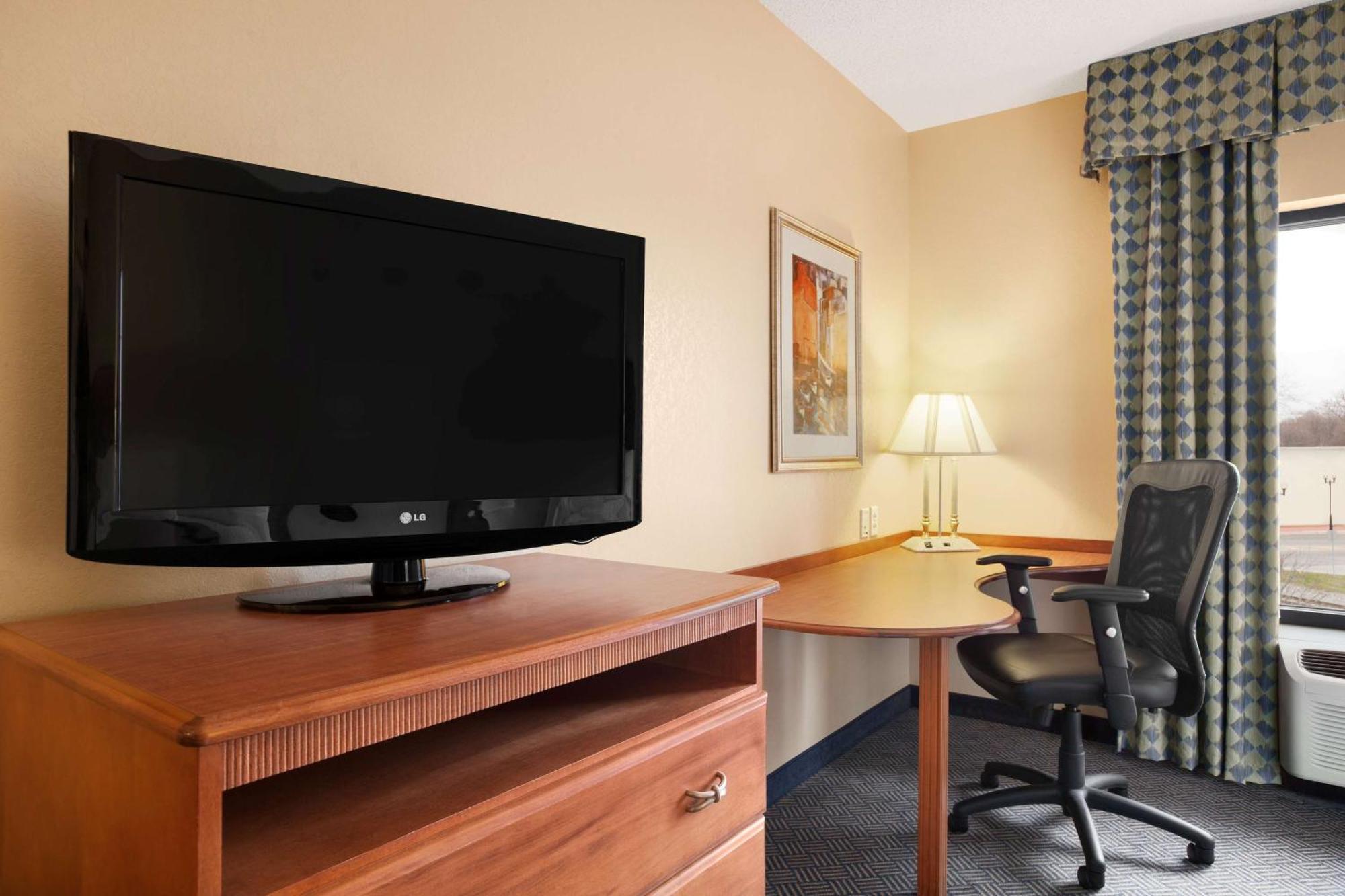 Hampton Inn Дженива Экстерьер фото