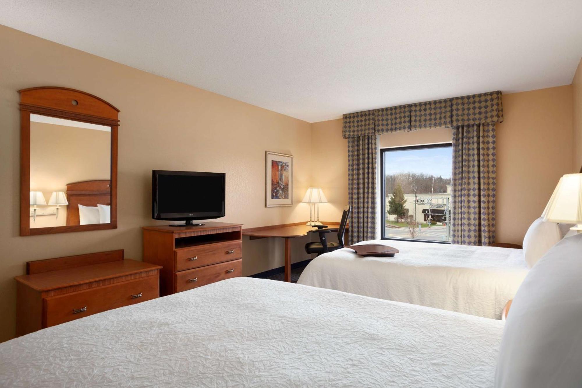 Hampton Inn Дженива Экстерьер фото